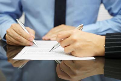 Do-I-need-an-attorney Dallas divorce lawyer reviewing a divorce agreement