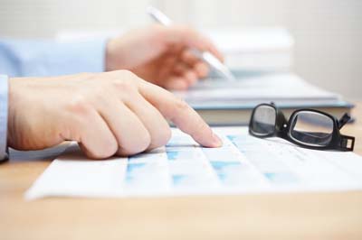 What-happens-to-our-retirement-accounts attorney reviewing retirement accounts during free divorce consultation