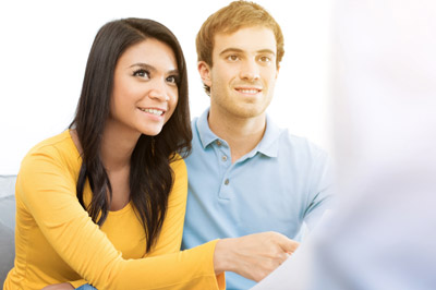 when-will-my-case-settle couple inquiring when a personal injury case will settle
